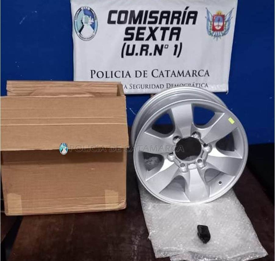 Aprehenden a un hombre y recuperan una llanta de automóvil sustraída en las 1.000 viviendas