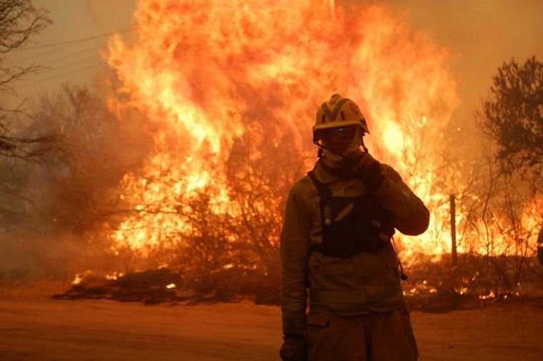 Catorce provincias continúan afectadas por incendios forestales, informó el SNMF