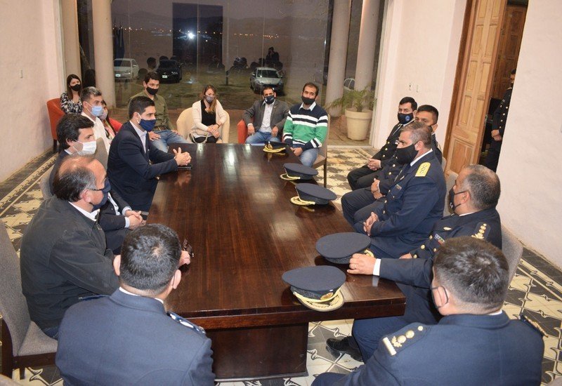 El de gobierno de Catamarca se reunió con la plana mayor de la Policía de la provincia