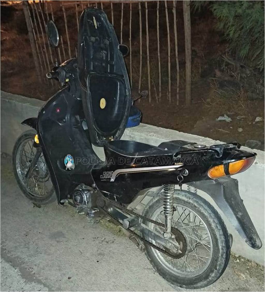 Policías recuperan una moto sustraída en el sector sur de la Capital
