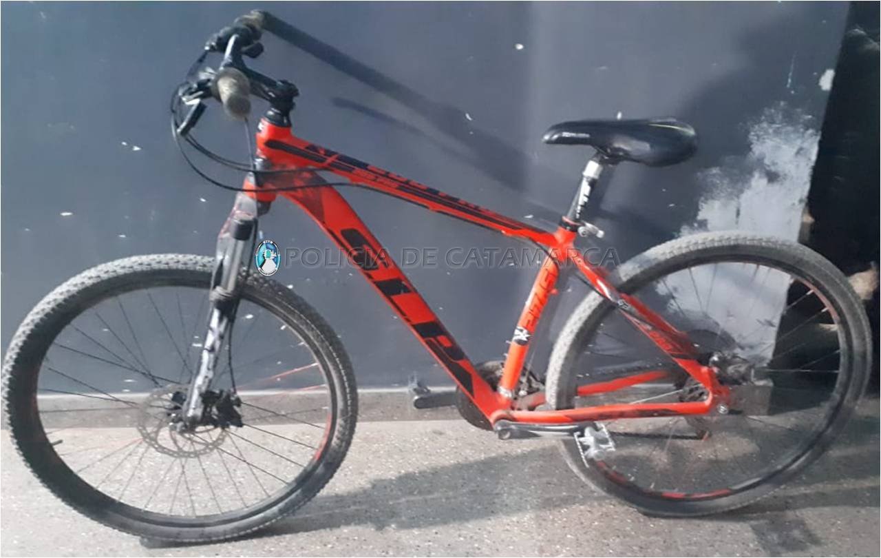 Arrestan a un joven y secuestran una bicicleta de dudosa procedencia