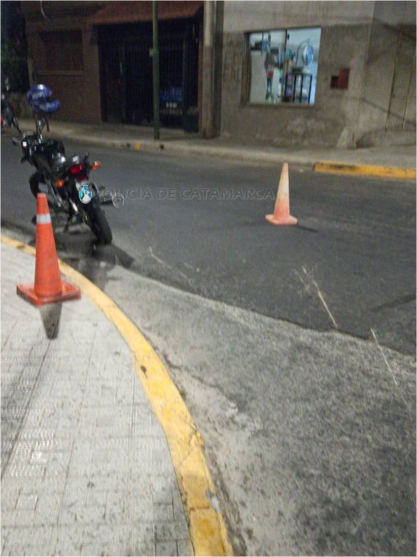 Derrapó en una moto y resultó lesionada