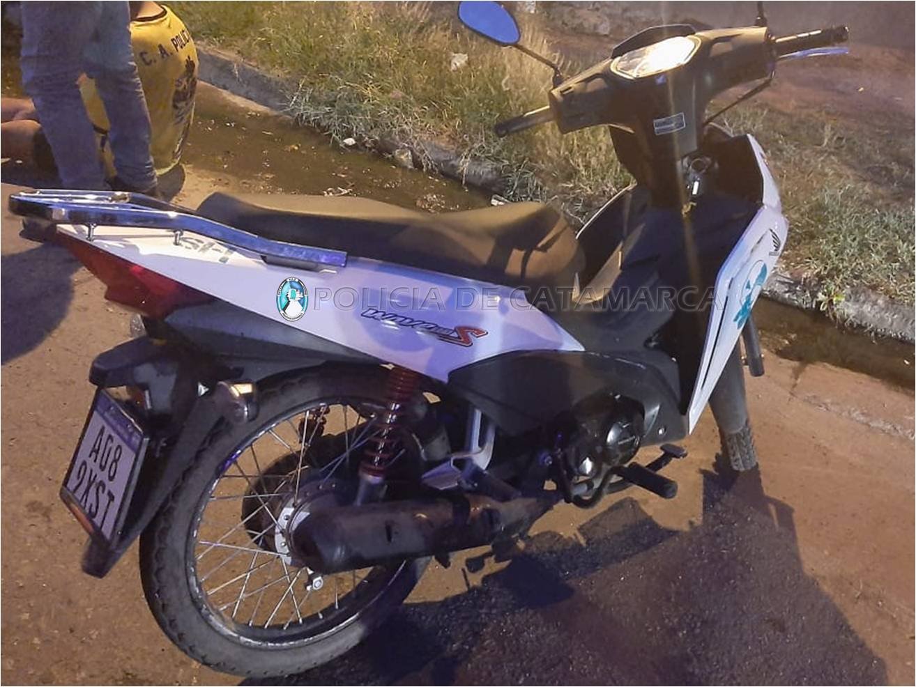 Derrapó en una moto y resultó lesionado