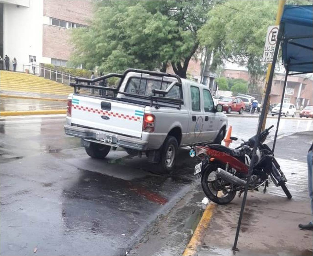 Joven mujer lesionada en un siniestro vial