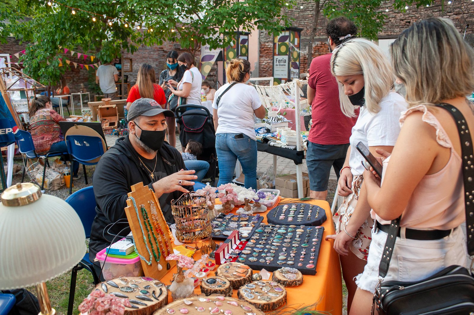 La gente acompañó la edición de octubre de la Feria de Diseño