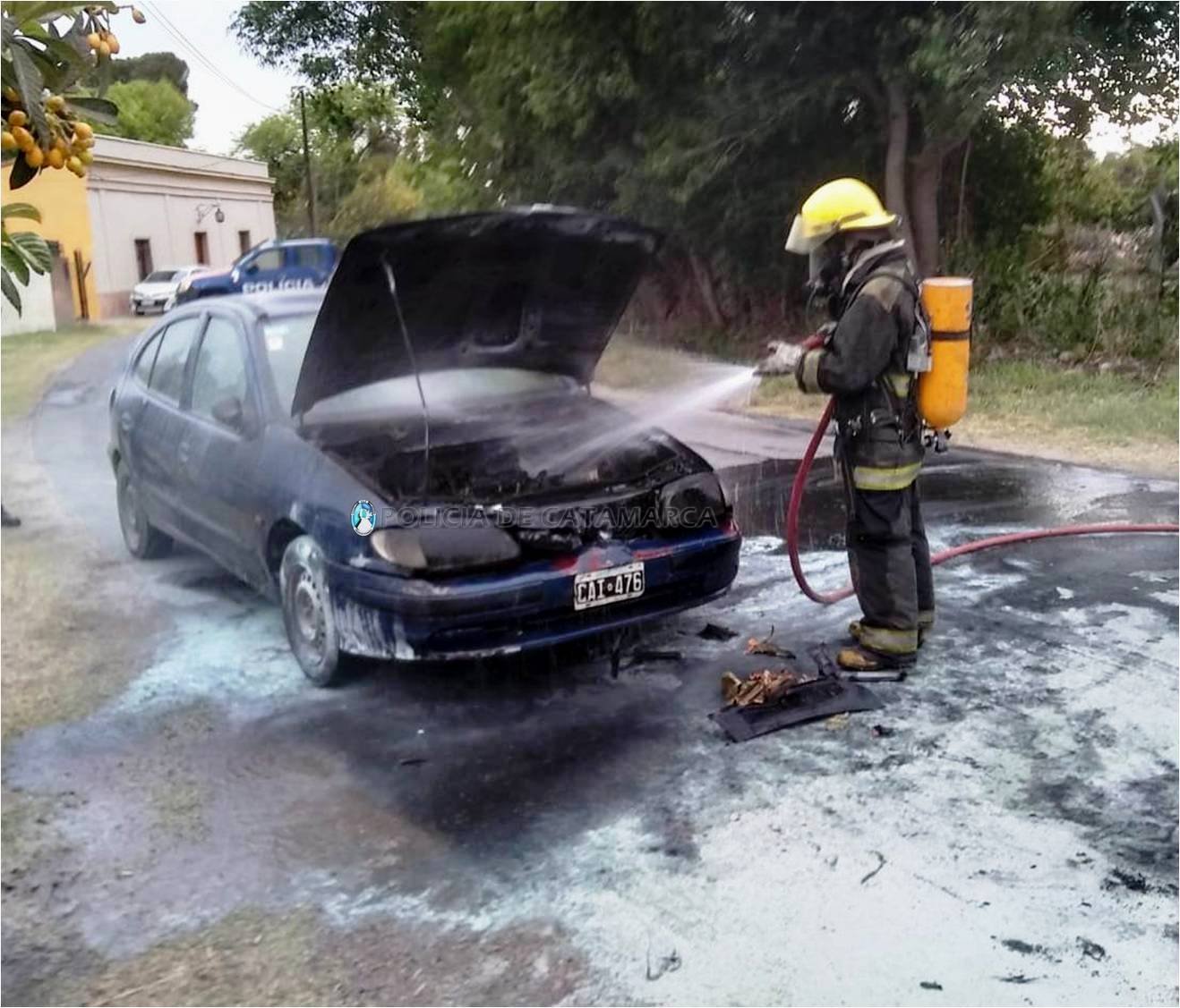 Incendio de un automóvil en Valle Viejo