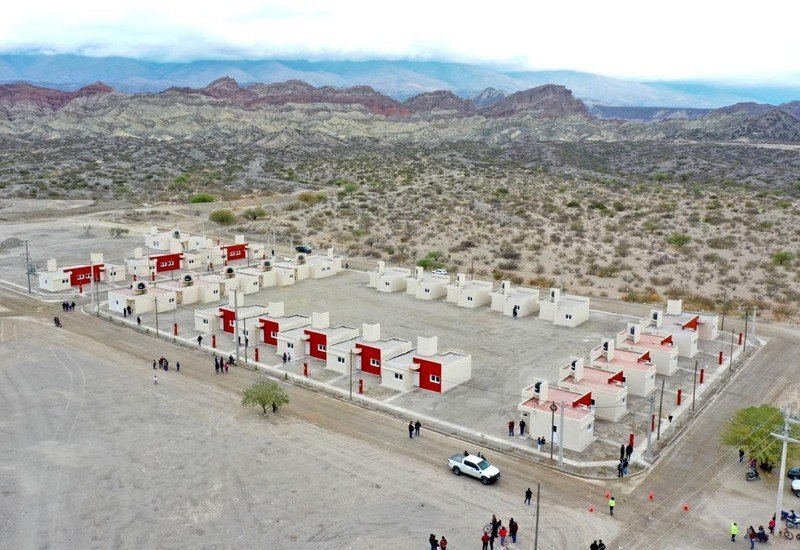 Raúl y el equipo de Gobierno entregaron viviendas e inauguraron obras en Santa María