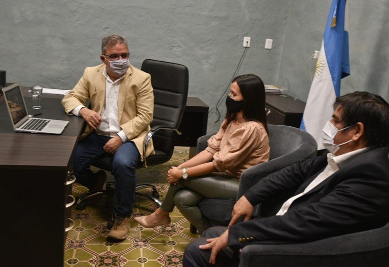 Raúl y el ministro Lammens mantuvieron una reunión con los beneficiarios de “Clubes en Obra”