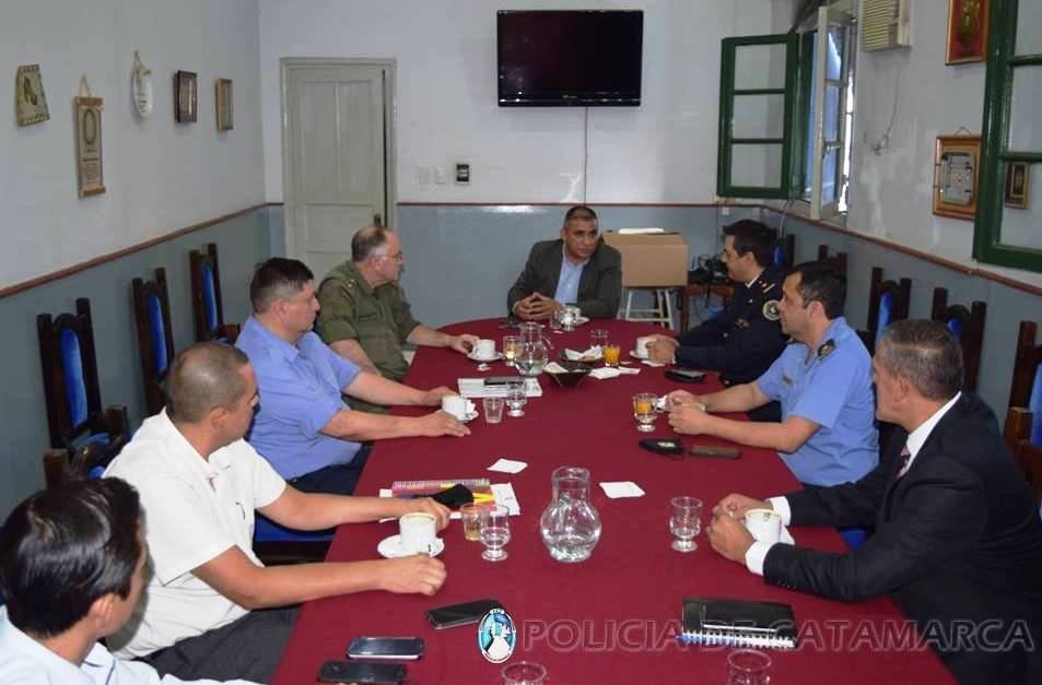 Reunión entre autoridades Policiales y de las Fuerzas de Seguridad Nacional con asiento en nuestra Provincia