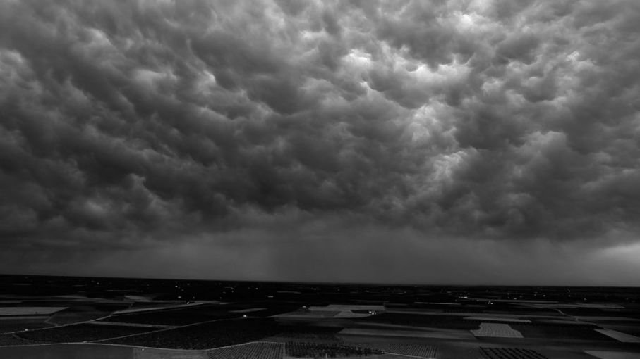 Alertan por fuertes tormentas en siete provincias del centro y noroeste del país