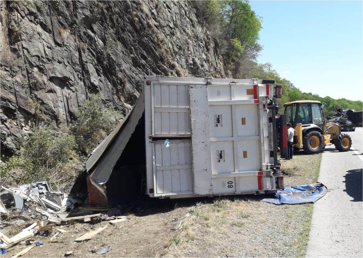 Volcó un camión en la Cuesta El Totoral