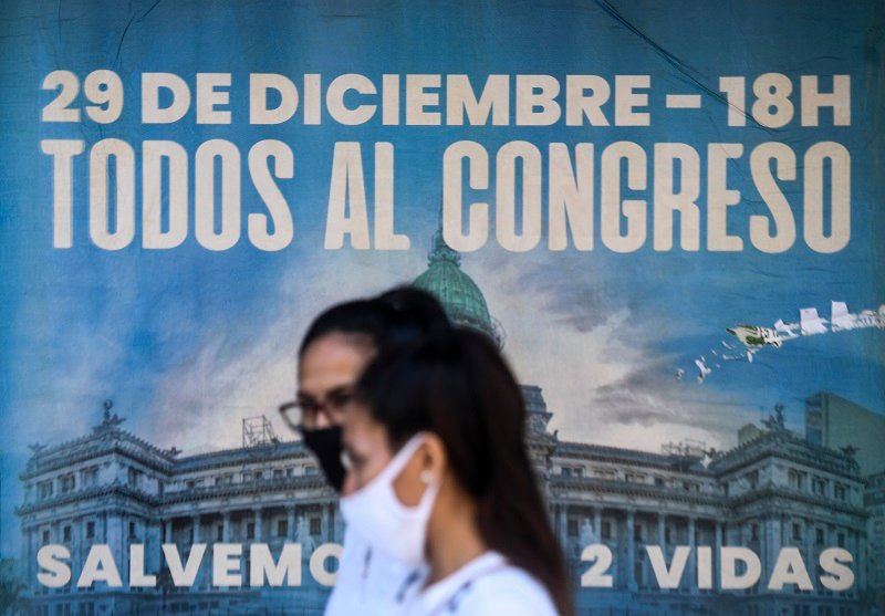 Vigilias, pañuelazos, concentraciones a favor y en contra del derecho al aborto por debate en Senado