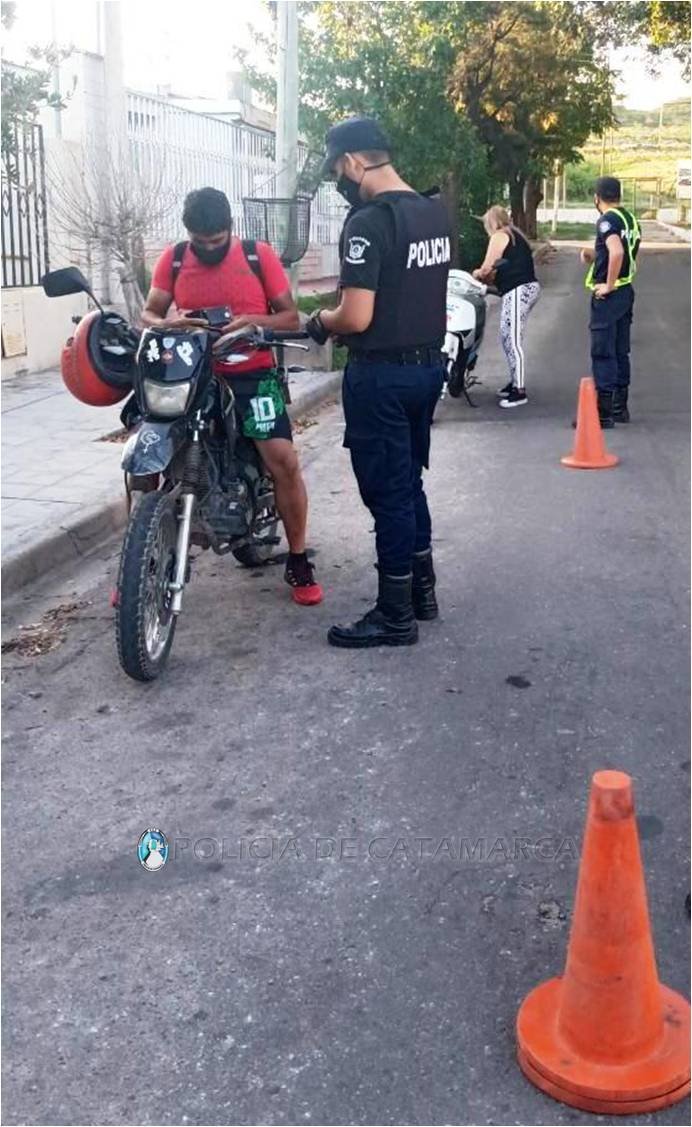 Operativos de control vehicular e identificación de personas en Capital y Valle Viejo