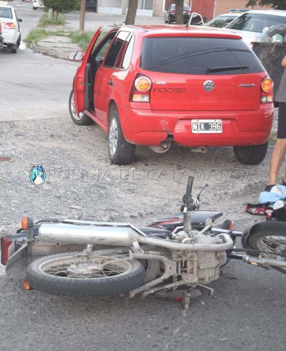 Una moto y un auto protagonizaron un siniestro vial