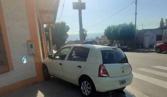 Perdió el control y choco contra un comercio