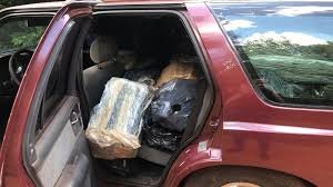 Secuestran una camioneta abandonada con 600 kilos de marihuana en su interior