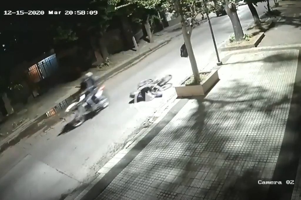 Dos hombres en moto mataron de un disparo en la cabeza a un ciclista en Santa Fe