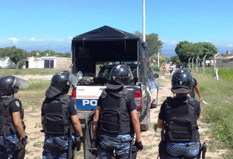 Aprehenden a cuatro mujeres y desalojan un predio usurpado en Valle Viejo