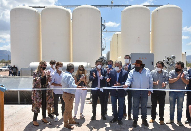 Con el equipo de gobierno, Raúl inauguró dos mosteras y se anunció un paquete de inversión para la industria