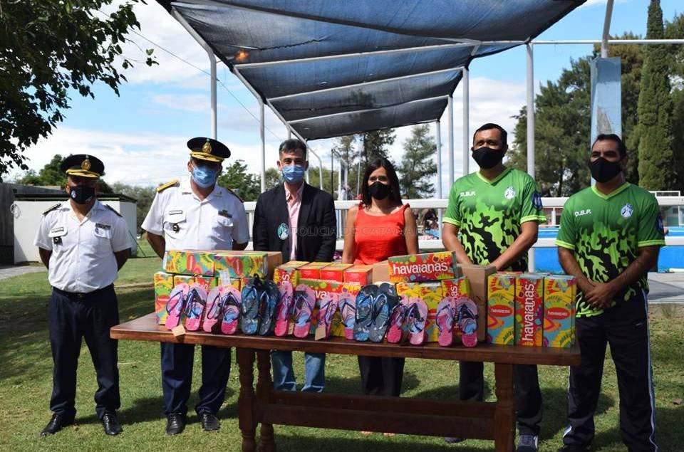 Donaron elementos para la colonia de vacaciones de la Policía