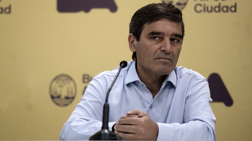 Quirós: «Hay evidencia científica de que es conveniente postergar» la segunda dosis de las vacunas
