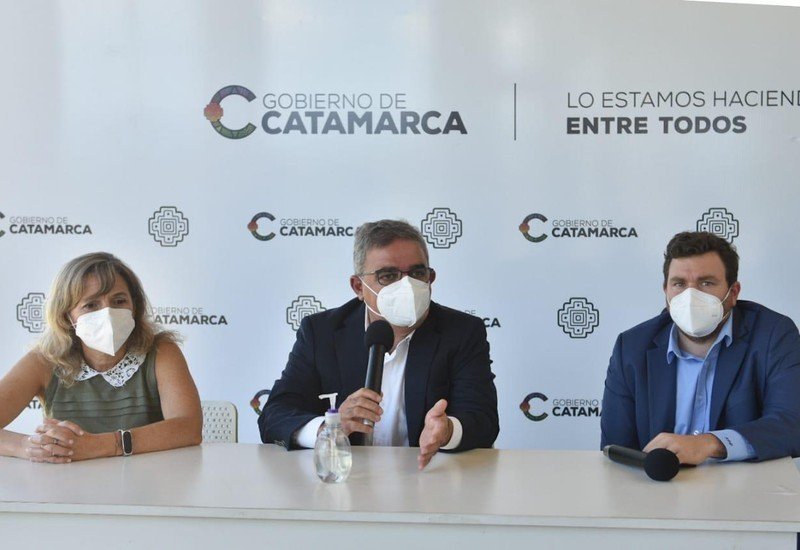 El Gobernador Raúl Jalil presentó el sistema de vacunación web para persona con enfermedades crónicas