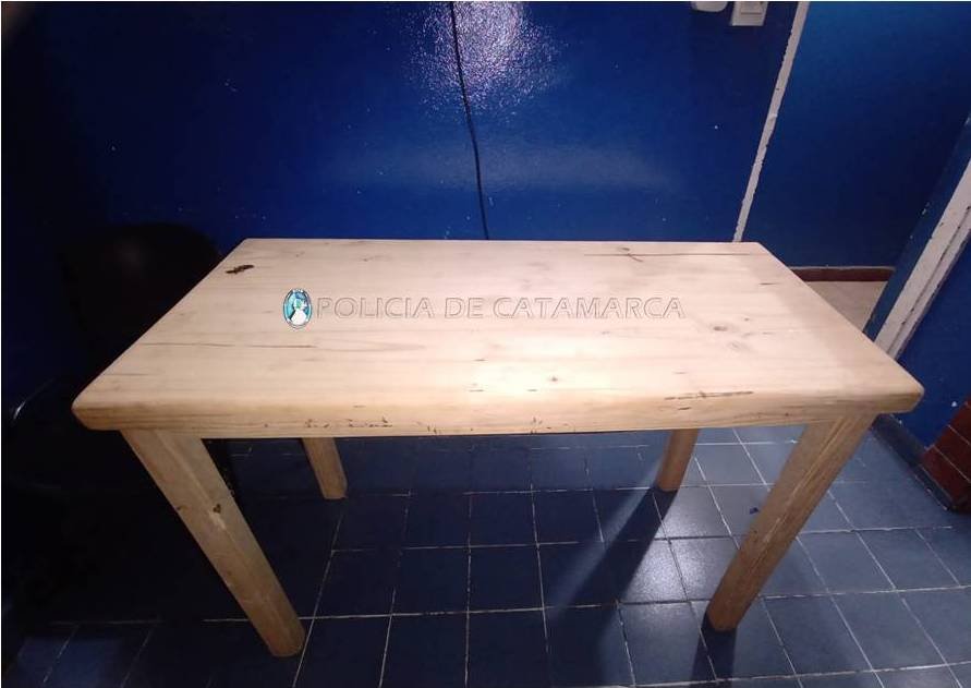 Secuestran una mesa de dudosa procedencia en el sur de la Capital