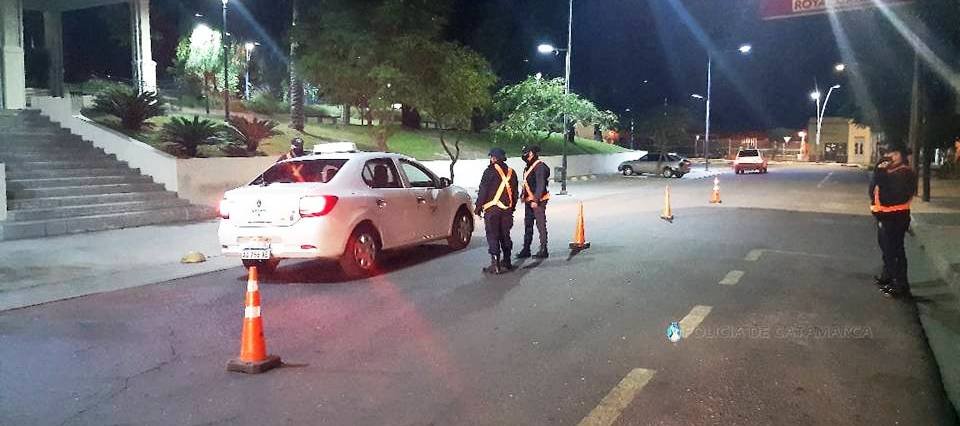 Policías secuestran vehículos, y notifican a varias personas tras operativos de control vehicular durante el fin de semana