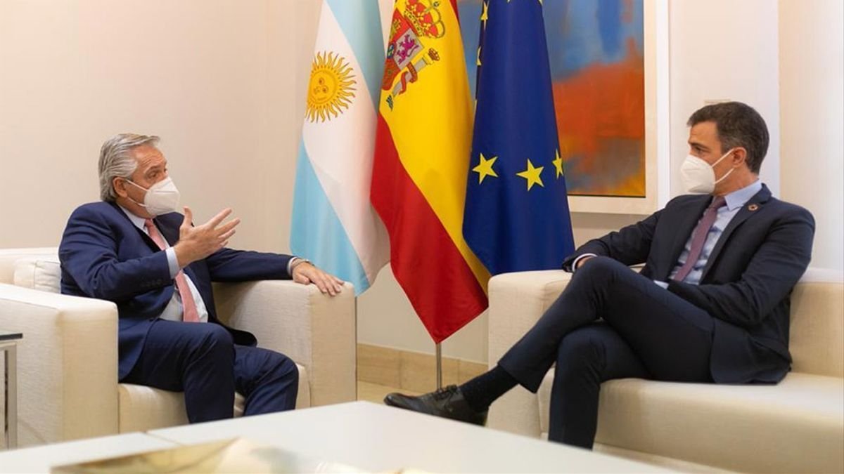 Pedro Sánchez llega al país para reunirse con Alberto Fernández y relanzar la relación bilateral