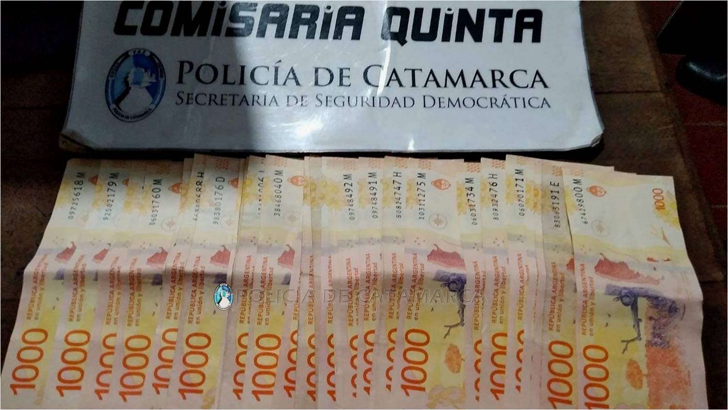 Policías aprehenden a un hombre y recuperan dinero en efectivo sustraído