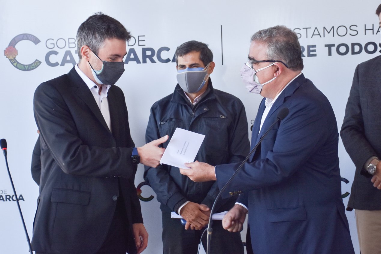 Raúl Jalil tomó juramento al nuevo Asesor General de Gobierno