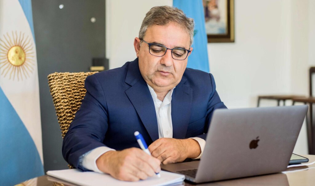 Jalil anunció la firma de un proyecto para implementar juicios por jurados en Catamarca