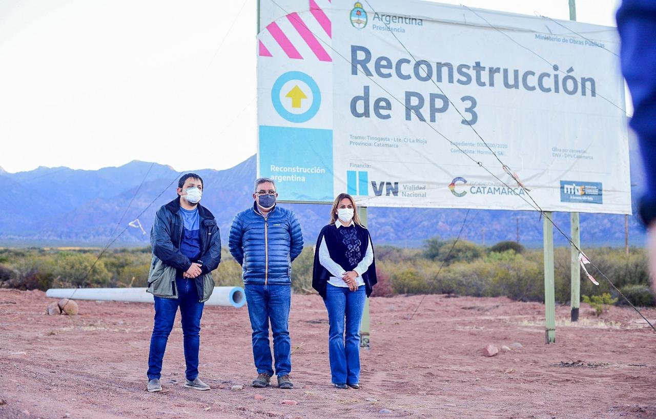 Raúl Jalil anunció la construcción de un puente y recorrió obras viales, de salud y saneamiento en Tinogasta