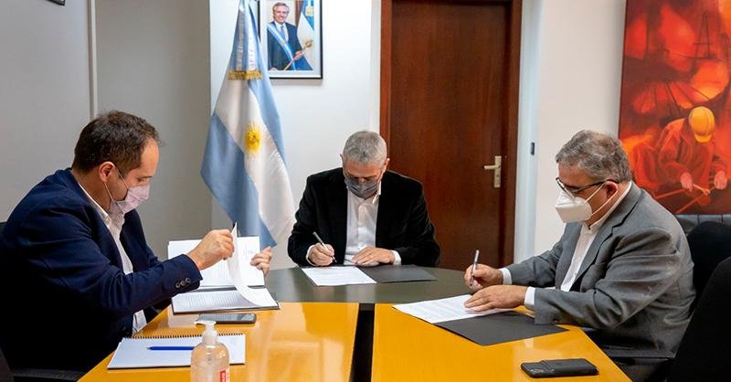 Raúl firmó convenio para la construcción de 460 nuevas viviendas