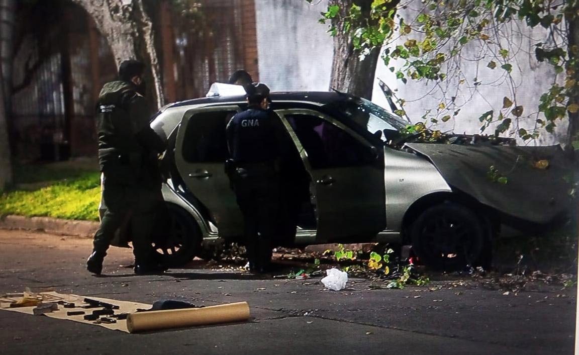 Un policía federal mató a un asaltante e hirió a otro que lo mantenían cautivo en un auto