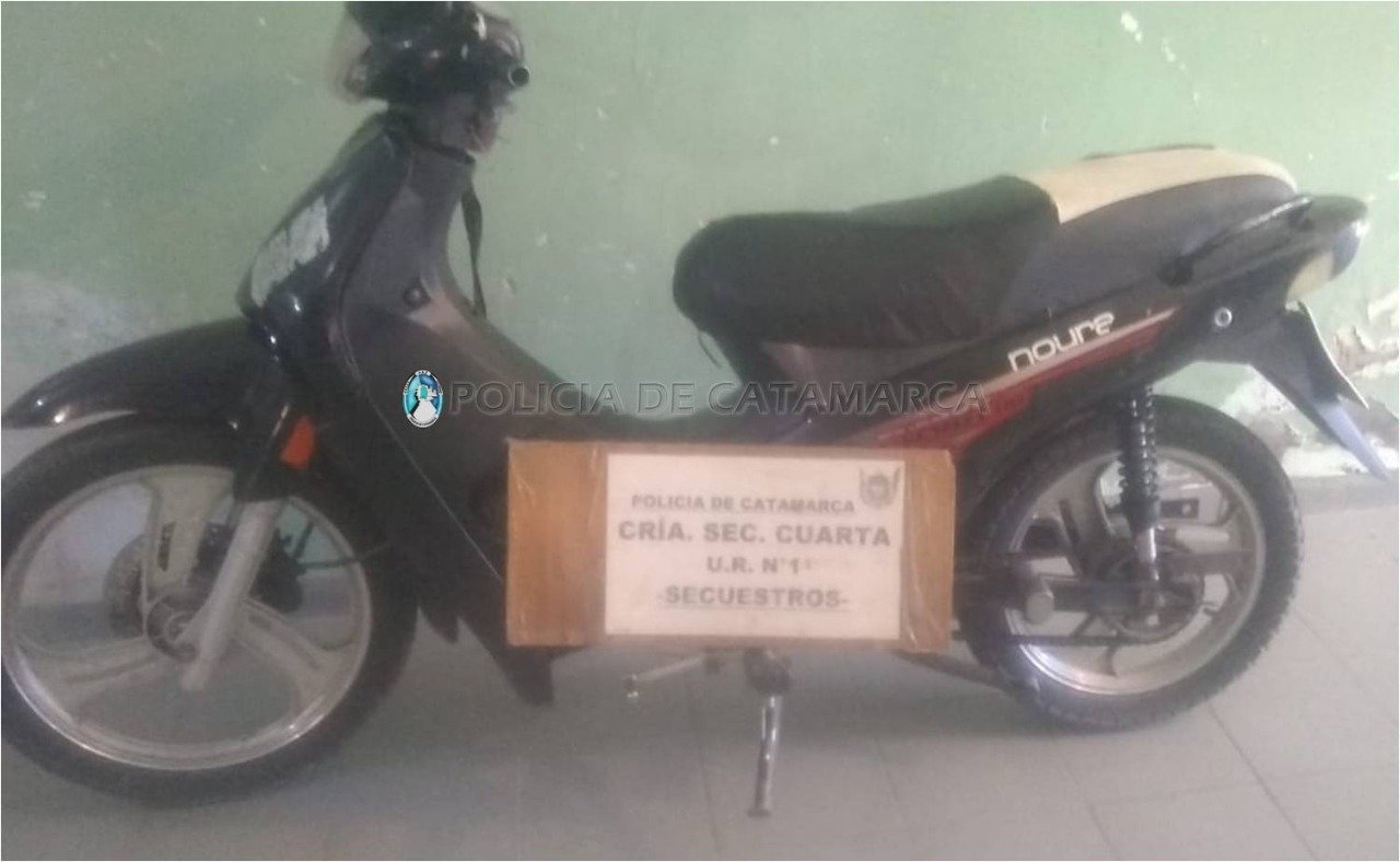 Aprehenden a un hombre, demoran a un adolescente, secuestran una moto y recuperan una batería sustraída