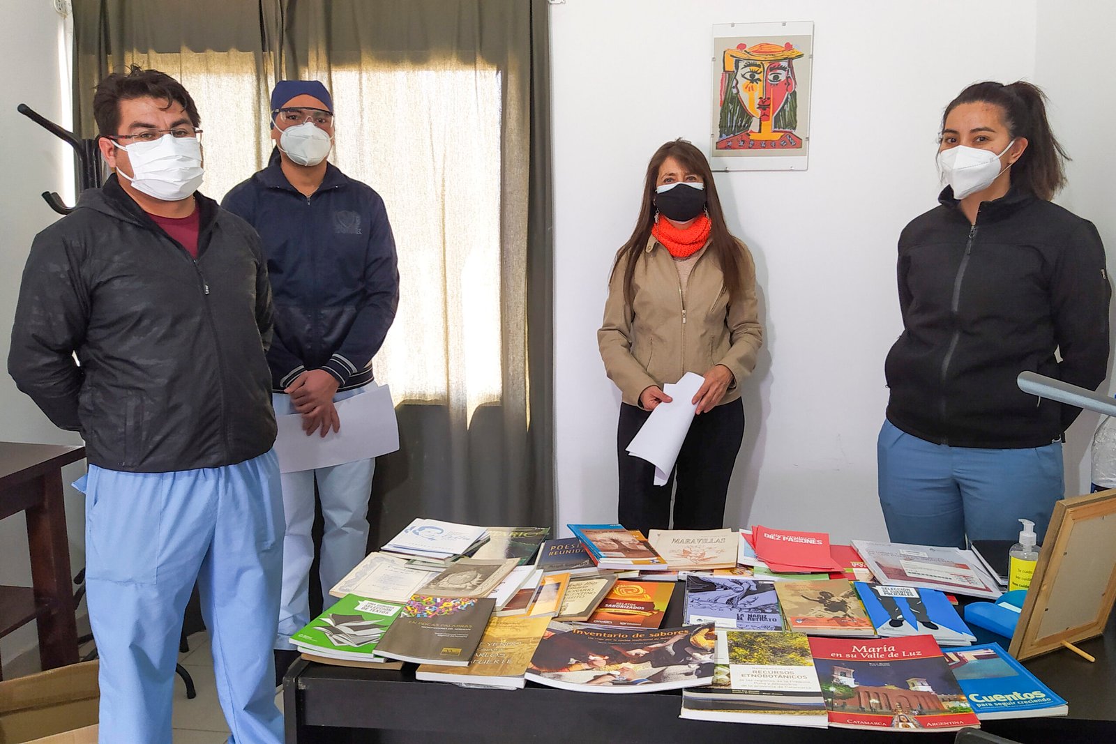 Donación de libros para la biblioteca del Hospital Malbrán