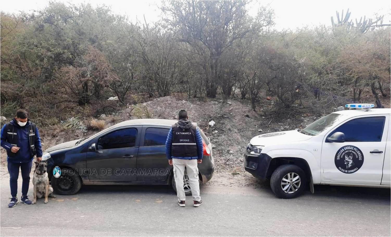 La Policía secuestra 5 Kg de droga en un control vehicular caminero y detiene a seis personas oriundas de Tucumán