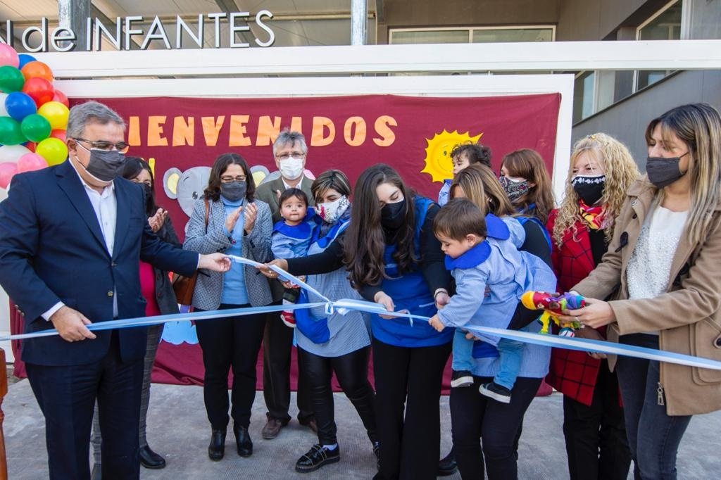 El gobernador Raúl Jalil y Lucía inauguraron el Jardín Maternal N° 2 del CAPE