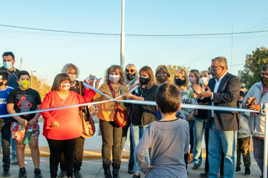El gobernador Raúl Jalil cerró su recorrido por el interior provincial donde inauguró obras de infraestructura vial, habilitó una nueva fábrica, entregó vehículos, entre otras actividades.