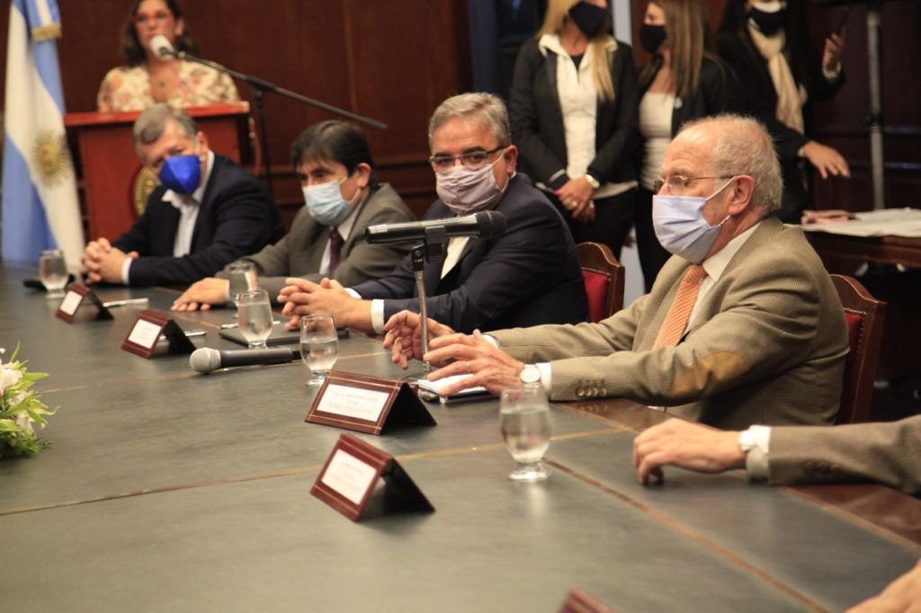 Raúl Jalil gestionó la oportunidad de la carrera de Medicina para Catamarca