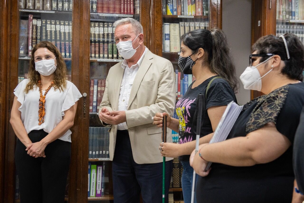 INTEGRANTES DEL SERVICIO «LUIS BRAILLE» VISITARON EL SENADO