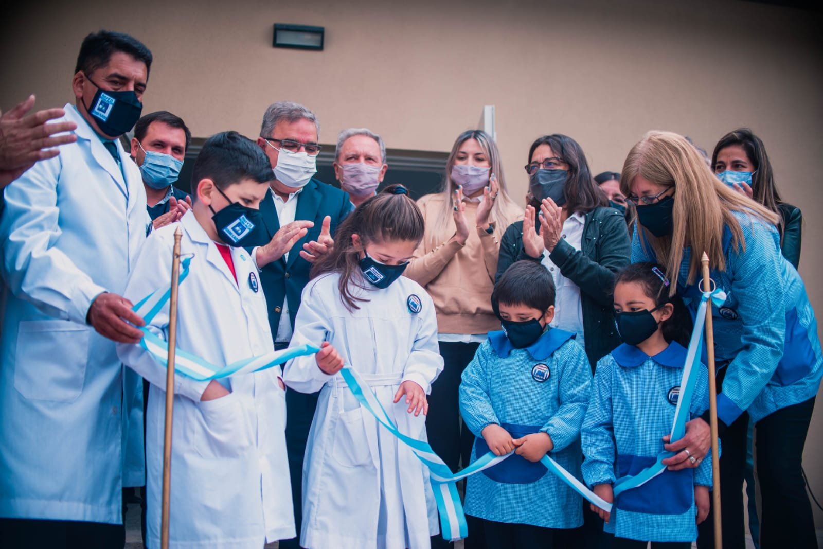 Raúl y Lucía inauguraron una nueva escuela y entregaron más hogares