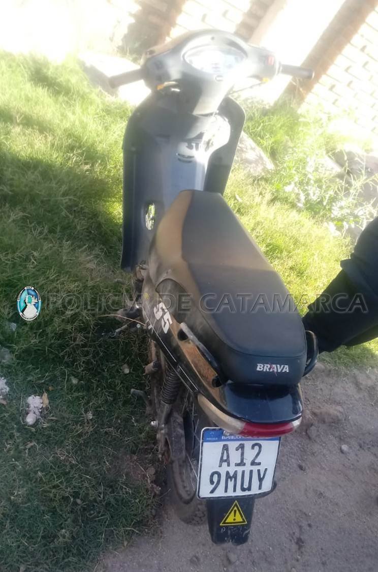 Derraparon en su motocicleta y resultaron con lesiones