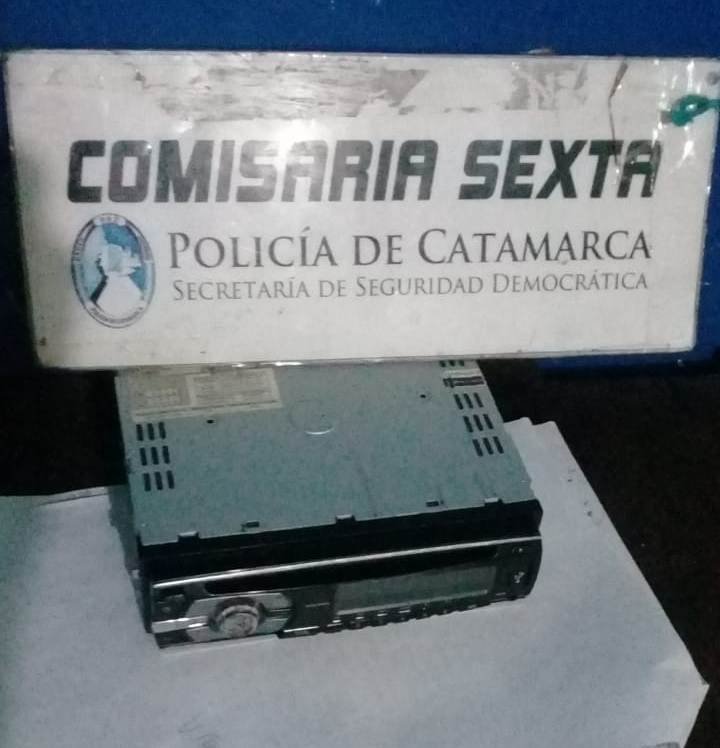 Demoran a dos jóvenes y secuestran un estéreo