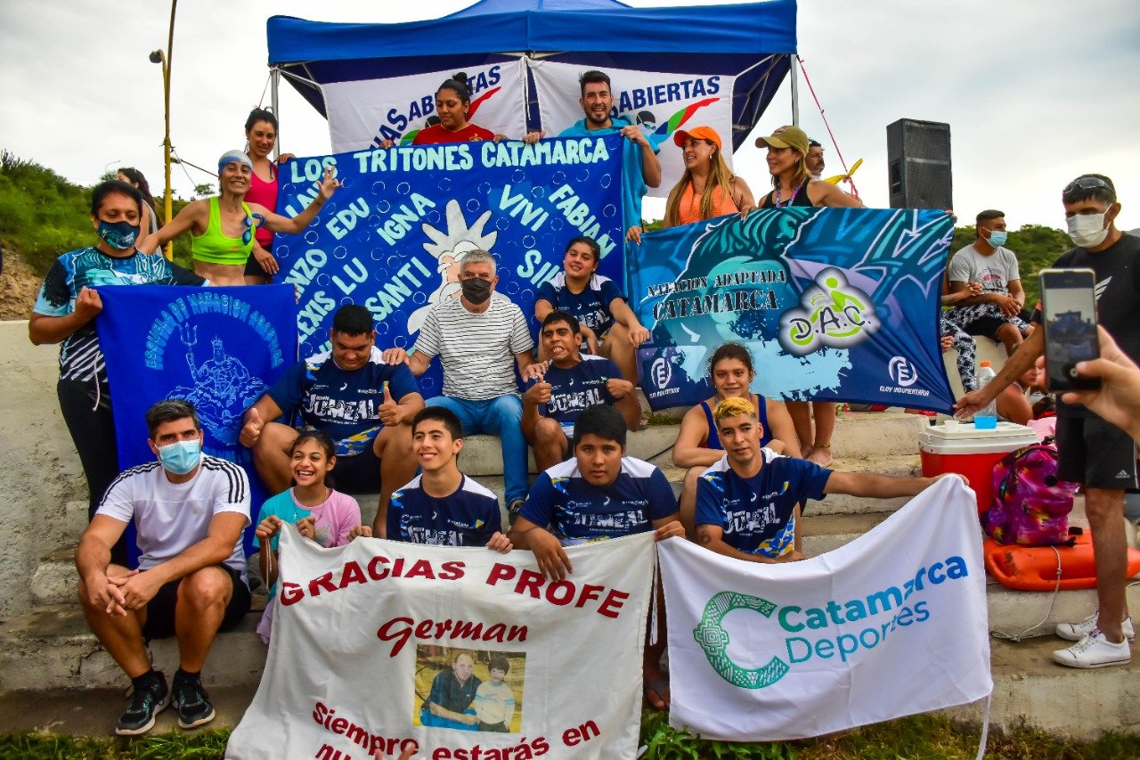 TRITONES EN EL DESAFÍO JUMEAL DE AGUAS ABIERTAS