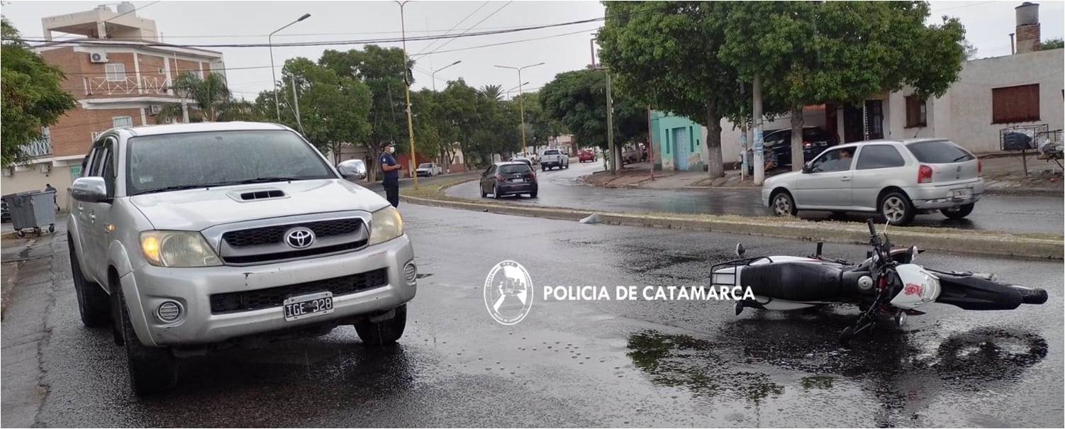 Una camioneta y una moto protagonizaron un siniestro vial