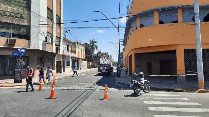 Policías asistieron a un hombre que decidió prenderse fuego