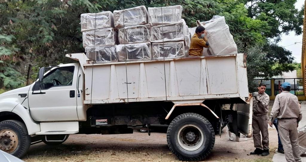 Nuevas mesas y sillas para la Escuela «Gobernador José Cubas»