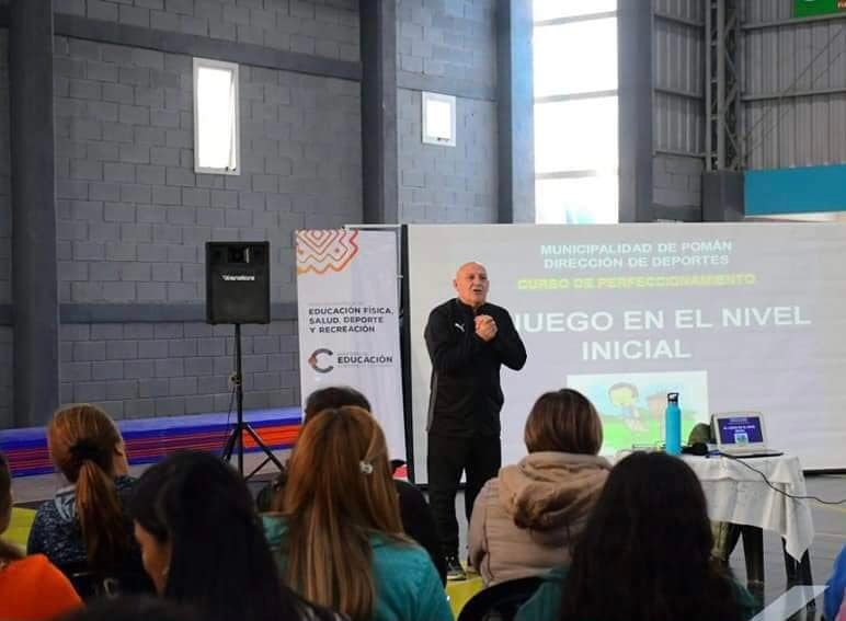 Educación capacitó a docentes de educación física y del nivel inicial